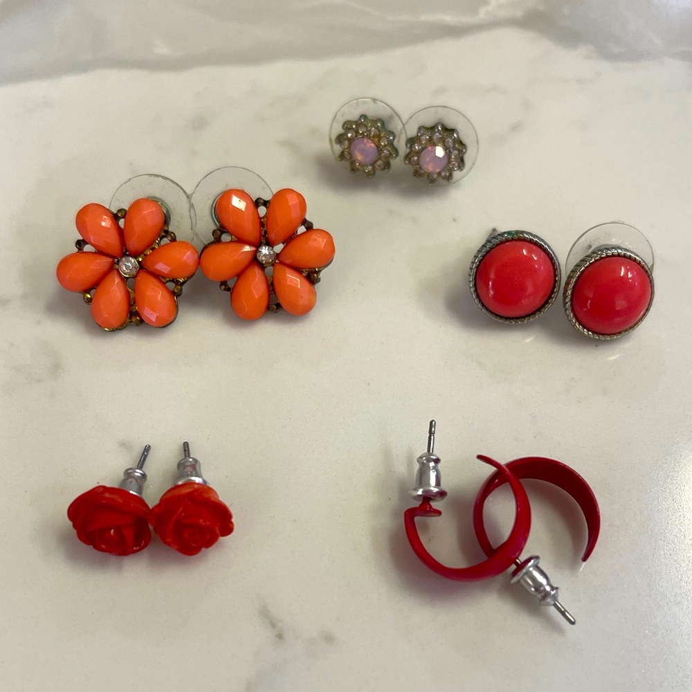 5 Pairs Women’s Multi-Design Earrings! (Condition: Good)